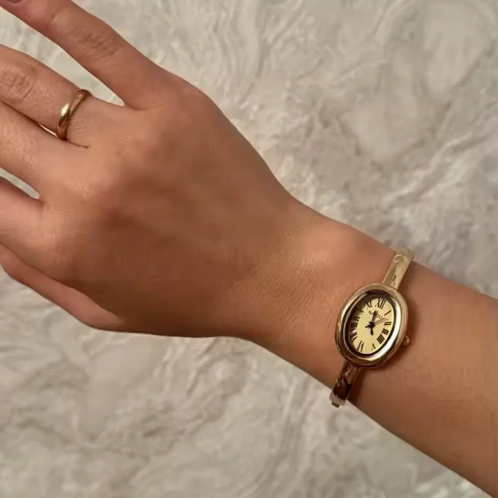 Baignoire Classic Gold Black Women's Watch